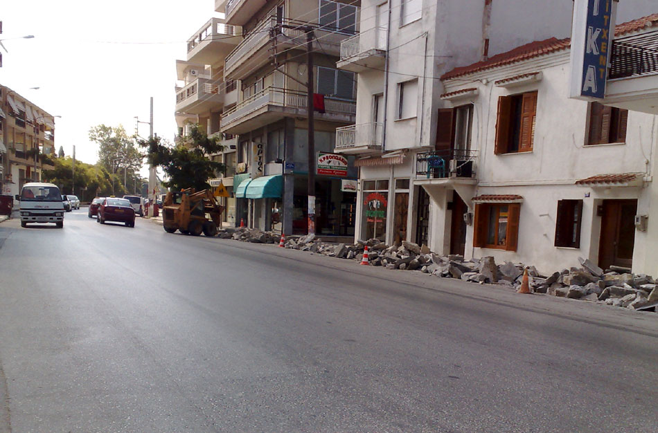 Ανασκαφή πεζοδρομίων στην οδό Σισμάνογλου – Κομοτηνή