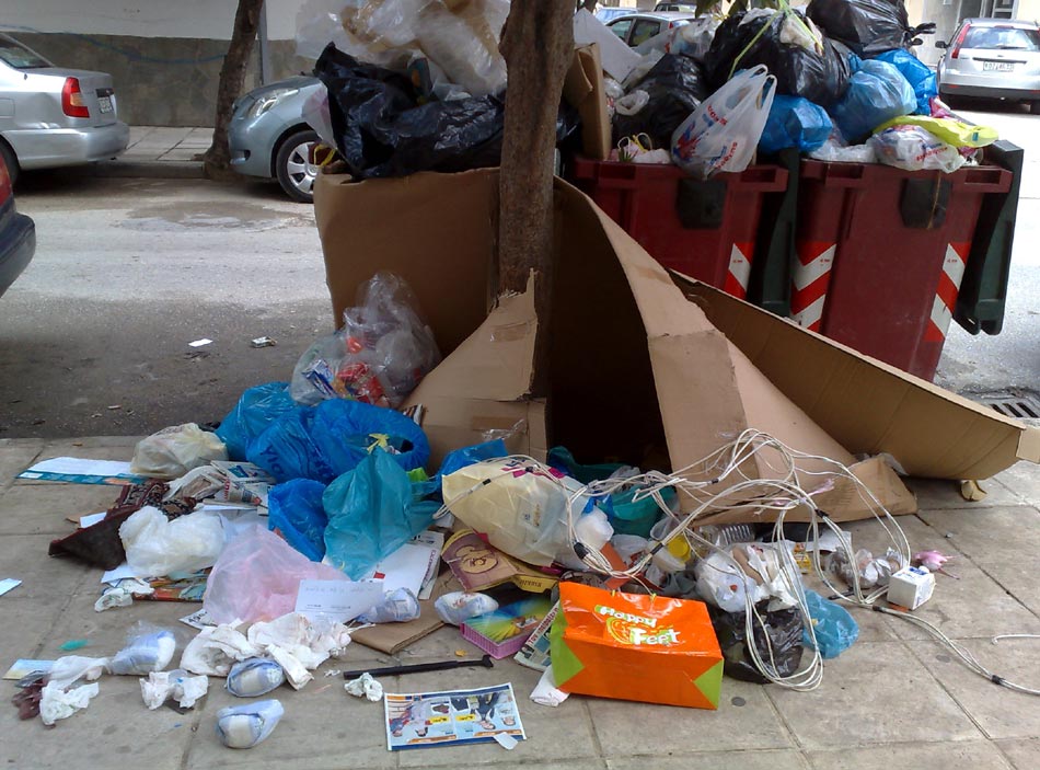 Εξακολουθεί η τριτοκοσμική κατάσταση με τα σκουπίδια στην Ανδρονίκου