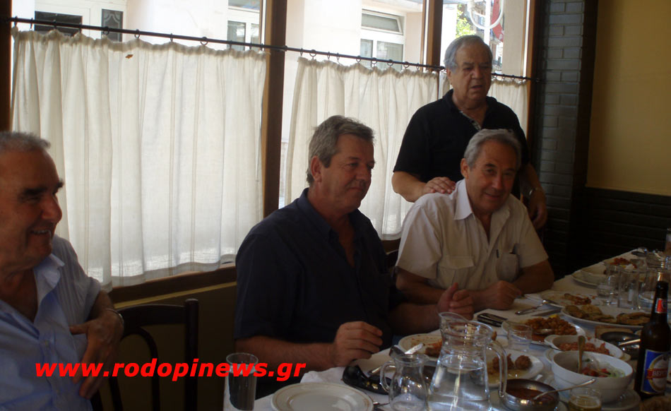 ΔΕΞΙΟΙ ΚΙ ΑΡΙΣΤΕΡΟΙ …ΣΤΟ ΦΑΪ!