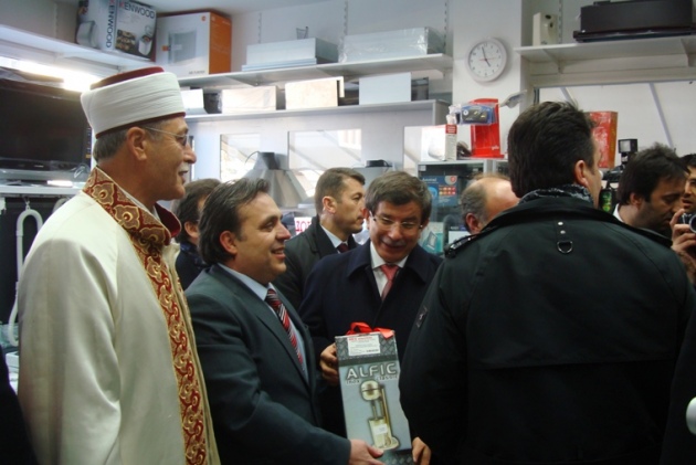 ΝΤΑΒΟΥΤΟΓΛΟΥ: “ΒΛΕΠΕΙ” ΤΟΥΡΚΙΚΗ ΖΩΝΗ ΕΠΙΡΡΟΗΣ (Η ΚΑΤΙ ΧΕΙΡΟΤΕΡΟ;) ΩΣ ΤΗΝ ΘΕΣΣΑΛΟΝΙΚΗ ΤΑ ΕΠΟΜΕΝΑ ΧΡΟΝΙΑ
