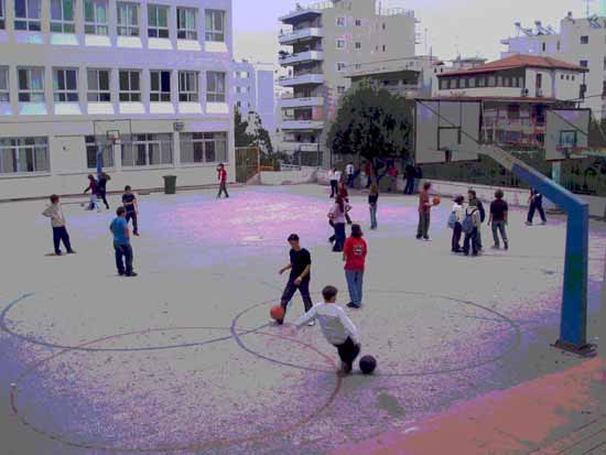 ΚΑΒΑΛΑ: ΚΑΤΗΓΟΡΟΥΝ ΛΥΚΕΙΑΡΧΗ ΓΙΑ ΚΟΜΜΑΤΙΚΗ ΠΡΟΠΑΓΑΝΔΑ ΕΝΤΟΣ ΤΟΥ ΣΧΟΛΕΙΟΥ