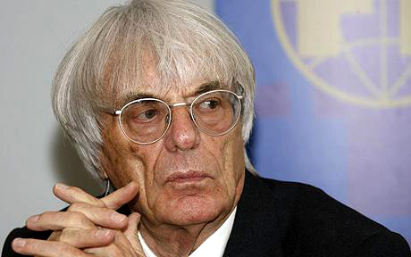 ΔΕΝ ΕΙΝΑΙ Ο ANDY WARHOL ΑΛΛΑ …ΤΟ ΑΦΕΝΤΙΚΟ ΤΗΣ FORMULA 1, Ο BERNIE ECCLESTONE ΣΤΟ ΠΟΛΕΜΙΚΟ ΜΟΥΣΕΙΟ ΚΟΜΟΤΗΝΗΣ!