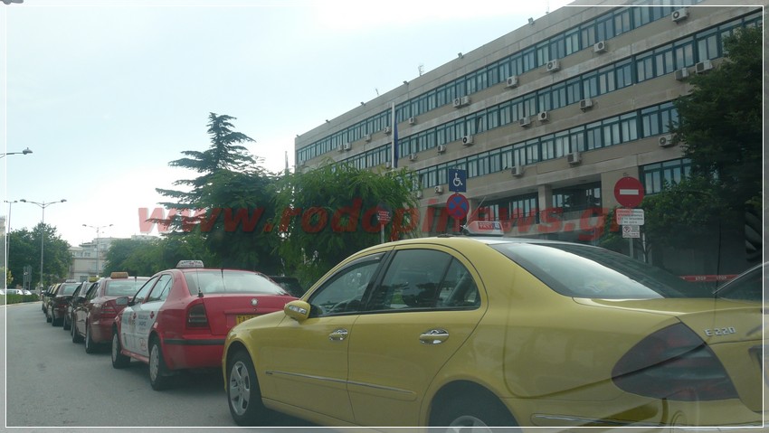 ΟΙ ΤΑΞΙΤΖΗΔΕΣ ΤΗΣ ΑΜ-Θ ΑΓΑΝΑΚΤΙΣΑΝ ΚΑΙ ΕΙΣΕΒΑΛΑΝ …ΜΕ ΤΣΑΜΠΟΥΚΑ ΣΤΟ ΠΕΡΙΦΕΡΕΙΑΚΟ ΣΥΜΒΟΥΛΙΟ