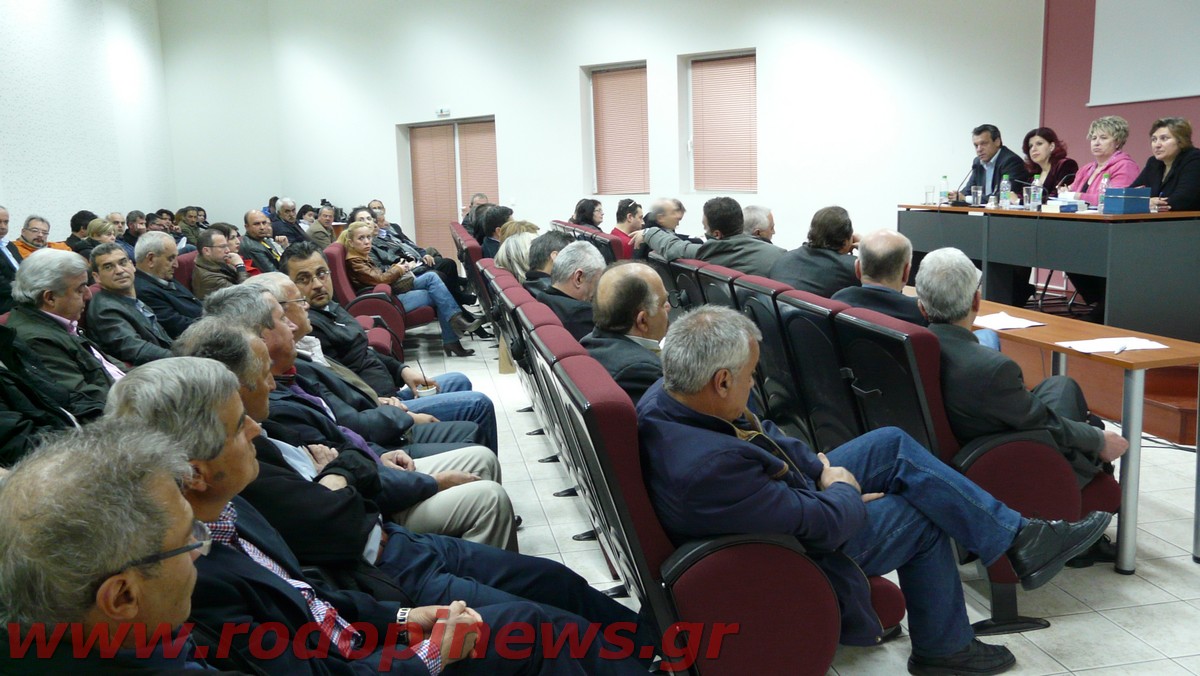 Ο δήμαρχος …φωτογράφισε τα σκουπίδια και “την έφερε” στην εφημερίδα