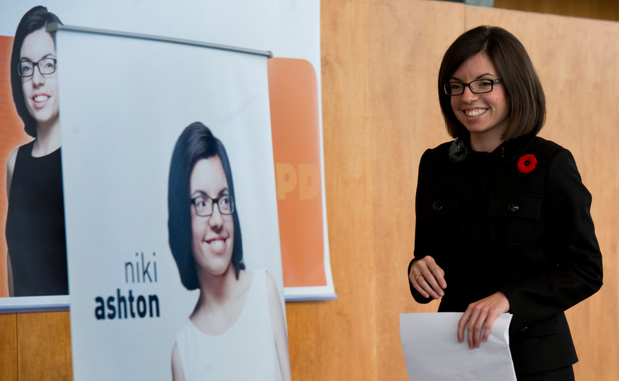 Αμφιλεγόμενη η δράση της βουλευτού Niki Ashton που βραβεύτηκε από Δήμους της Θράκης