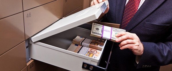 ΧΙΛΙΑΔΕΣ ΝΕΕΣ ΣΥΝΑΛΛΑΓΕΣ ΑΠΟ ΤΗΝ “ΛΙΣΤΑ ΛΑΓΚΑΡΝΤ” ΣΤΟΝ ΕΙΣΑΓΓΕΛΕΑ