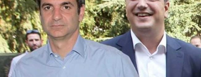 Ο ΤΖΙΤΖΙΚΩΣΤΑΣ “ΔΕΙΧΝΕΙ ΚΥΡΙΑΚΟ” ΣΤΟΥΣ ΨΗΦΟΦΟΡΟΥΣ ΤΟΥ