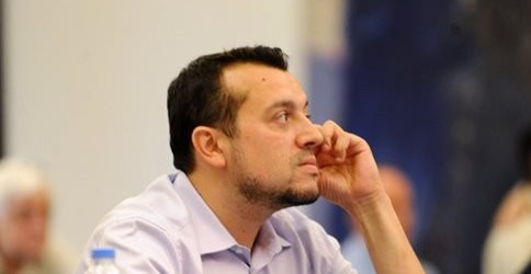 ΝΕΕΣ ΕΠΑΦΕΣ ΤΟΥ ΝΙΚΟΥ ΠΑΠΠΑ ΓΙΑ ΤΙΣ ΑΔΕΙΕΣ ΤΩΝ ΤΗΛΕΟΠΤΙΚΩΝ ΚΑΝΑΛΙΩΝ