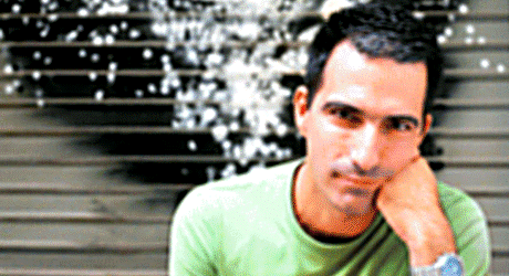 ΔΗΜΗΤΡΗΣ ΡΗΓΟΠΟΥΛΟΣ: ΚΑΠΝΙΖΟΝΤΑΣ ΣΕ ΚΑΛΟ ΕΣΤΙΑΤΟΡΙΟ ΤΟΥ ΚΟΛΩΝΑΚΙΟΥ
