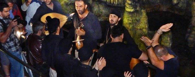 ΠΟΝΤΙΟΙ ΚΑΙ ΚΡΗΤΙΚΟΙ ΤΙΜΗΣΑΝ ΜΕ ΠΥΡΡΙΧΙΟ ΤΗΝ ΓΕΝΝΗΣΗ ΤΟΥ ΔΙΑ ΣΤΟ ΔΙΚΤΑΙΟ ΚΡΗΤΗΣ