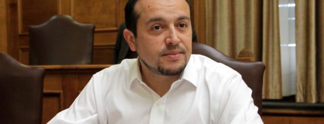ΚΑΤΑΤΕΘΗΚΕ Η ΝΕΑ ΤΡΟΠΟΛΟΓΙΑ ΠΑΠΠΑ ΓΙΑ ΤΙΣ ΑΔΕΙΕΣ – ΚΑΤΑΓΓΕΛΛΕΙ Ν.Δ. ΓΙΑ ΥΠΟΚΡΙΣΙΑ ΚΑΙ ΣΥΜΦΕΡΟΝΤΑ