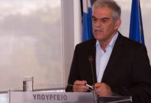 ΝΙΚΟΣ ΤΟΣΚΑΣ: ΔΕΝ ΠΡΕΠΕΙ ΝΑ ΕΙΜΑΣΤΕ “ΒΙΔΩΜΕΝΟΙ” ΣΤΙΣ ΚΑΡΕΚΛΕΣ