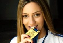 ΣΤΗΝ ΚΟΜΟΤΗΝΗ ΓΙΑ ΓΝΩΡΙΜΙΑ ΜΕ ΤΟΥΣ ΑΘΛΗΤΕΣ ΤΗΣ “ΟΛΥΜΠΙΑΔΑΣ” Η ΑΝΝΑ ΚΟΡΑΚΑΚΗ