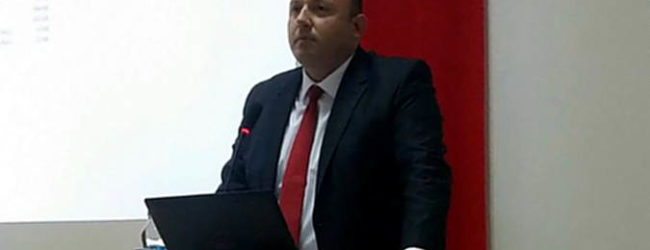 Ο ΟΜΙΛΗΤΗΣ ΑΠΟ ΤΗΝ ΕΛΛΑΔΑ ΣΤΟ ΦΟΙΤΗΤΙΚΟ ΣΥΝΕΔΡΙΟ “ΔΥΤΙΚΗ ΘΡΑΚΗ” ΗΤΑΝ …”ΓΚΡΙΖΟΣ ΛΥΚΟΣ”