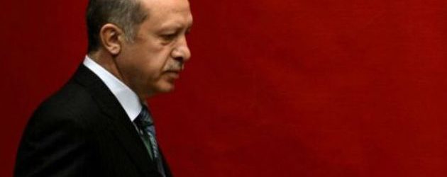 Ο ΕΡΝΤΟΓΑΝ ΜΕΤΕΤΡΕΨΕ ΤΗΝ ΠΕΡΙΟΥΣΙΑ ΤΟΥ ΑΠΟ ΔΟΛΑΡΙΑ ΣΕ ΤΟΥΡΚΙΚΕΣ ΛΙΡΕΣ