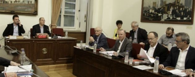 ΑΔΙΑΦΟΡΑ ΤΑ ΕΛΛΗΝΙΚΑ ΜΜΕ ΓΙΑ ΤΑ ΣΚΑΝΔΑΛΑ ΣΤΟΝ ΧΩΡΟ ΤΗΣ ΥΓΕΙΑΣ