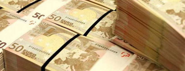 ΣΤΗΝ “ΦΑΚΑ” ΔΙΚΗΓΟΡΟΙ, ΔΗΜΟΣΙΟΓΡΑΦΟΙ ΚΑΙ ΑΛΛΟΙ ΓΙΑ ΑΠΟΚΡΥΨΗ ΜΕΓΑΛΩΝ ΠΟΣΩΝ
