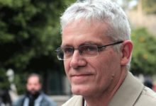 ΓΙΑΝΝΗΣ ΤΣΙΡΩΝΗΣ: Η ΛΕΡΝΑΙΑ ΥΔΡΑ ΤΗΣ ΔΙΑΦΘΟΡΑΣ ΣΗΚΩΝΕΙ ΑΚΟΜΗ ΚΕΦΑΛΙ