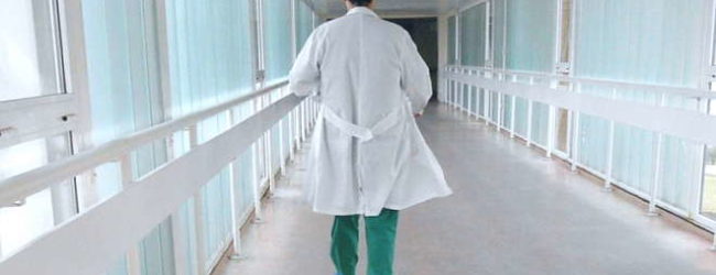 ΣΥΛΛΗΨΗ ΙΑΤΡΟΥ ΣΤΟ ΠΑΝΕΠΙΣΤΗΜΙΑΚΟ ΝΟΣΟΚΟΜΕΙΟ ΑΛΕΞΑΝΔΡΟΥΠΟΛΗΣ ΓΙΑ ΧΡΗΜΑΤΙΣΜΟ