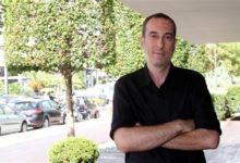 ΚΩΣΤΑΣ ΒΑΪΜΑΚΗΣ: ΤΙΜΗ ΜΑΣ ΚΑΙ ΚΑΜΑΡΙ ΤΟΥΣ