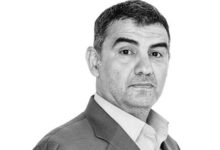 ΔΗΜΗΤΡΗΣ ΧΑΤΖΗΝΙΚΟΛΑΣ: “ΤΙ ‘ΧΕΣ ΓΙΑΝΝΗ, ΤΙ ‘ΧΑ ΠΑΝΤΑ” ΓΙΑ ΤΑ ΕΛΛΗΝΙΚΑ ΜΜΕ