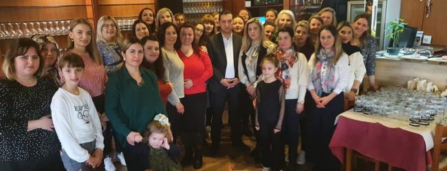 ΠΡΩΙΝΟ ΣΤΙΣ ΓΥΝΑΙΚΕΣ ΤΟΥ ΣΥΝΔΥΑΣΜΟΥ “ΕΜΠΡΟΣ” ΠΑΡΕΘΕΣΕ Ο ΔΗΜΑΡΧΟΣ