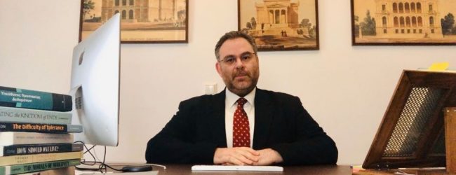 ΤΙ ΚΑΝΕΙ Ο ΠΟΛΙΤΗΣ ΠΟΥ ΔΕΧΤΗΚΕ ΑΔΙΚΟ ΠΡΟΣΤΙΜΟ “ΚΟΡΟΝΟΪΟΥ” ΑΠΟ ΑΣΤΥΝΟΜΙΚΟ