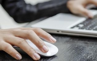 ΟΙ ΔΙΑΧΕΙΡΙΣΤΕΣ ΙΣΤΟΣΕΛΙΔΩΝ ΔΕΝ ΕΥΘΥΝΟΝΤΑΙ ΓΙΑ ΣΧΟΛΙΑ ΑΝΑΓΝΩΣΤΩΝ ΛΕΕΙ Ο ΑΡΕΙΟΣ ΠΑΓΟΣ